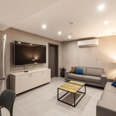 Modern, Large And Spacious Home, Perfect For Group By 360 Estates *