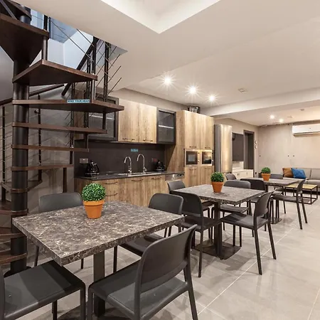 דירה Modern, Large And Spacious Home, Perfect For Group By 360 Estates