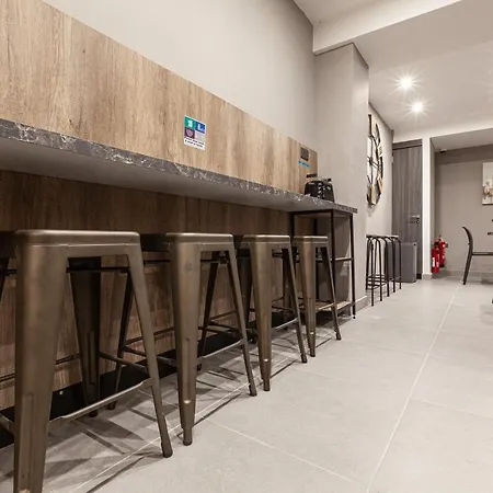 Modern, Large And Spacious Home, Perfect For Group By 360 Estates Appartement