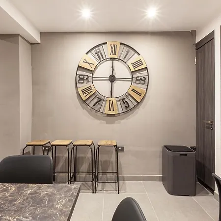 Modern, Large And Spacious Home, Perfect For Group By 360 Estates דירה מסידה