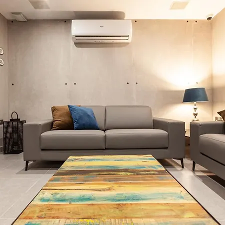 Modern, Large And Spacious Home, Perfect For Group By 360 Estates