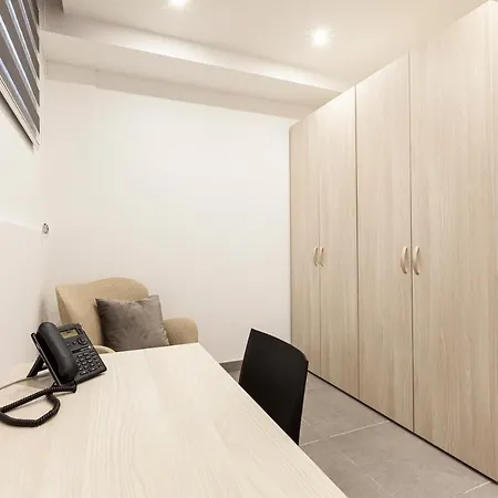 Modern, Large And Spacious Home, Perfect For Group By 360 Estates