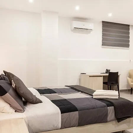 Modern, Large And Spacious Home, Perfect For Group By 360 Estates דירה
