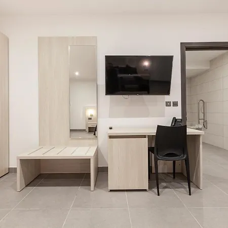 Modern, Large And Spacious Home, Perfect For Group By 360 Estates *