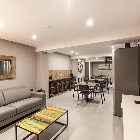 Modern, Large And Spacious Home, Perfect For Group By 360 Estates Appartement *