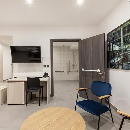 Modern, Large And Spacious Home, Perfect For Group By 360 Estates דירה *