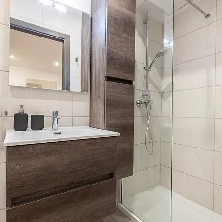 Appartement Modern, Large And Spacious Home, Perfect For Group By 360 Estates *